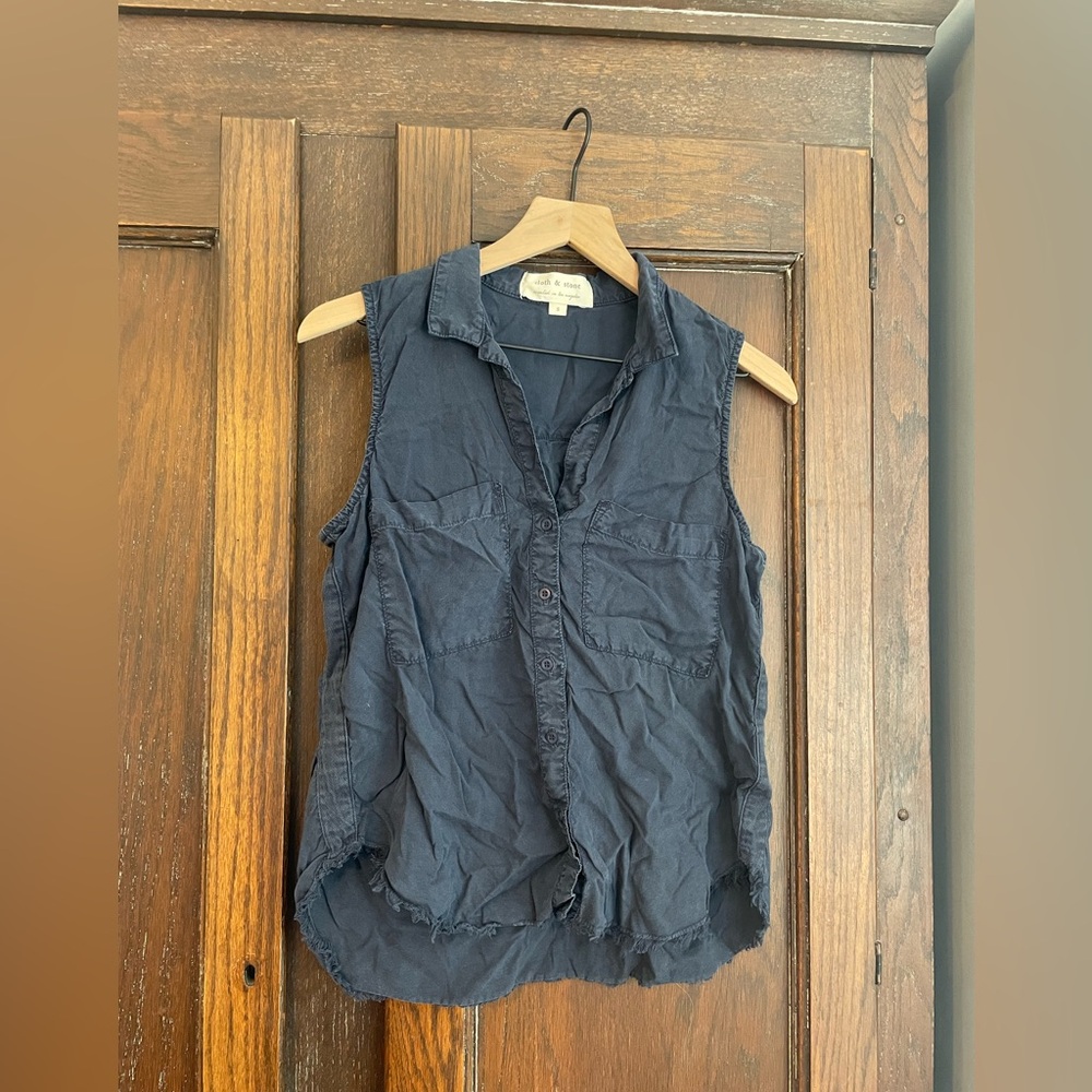 Cloth & Stone Dark Blue Sleeveless Button-Down Shirt